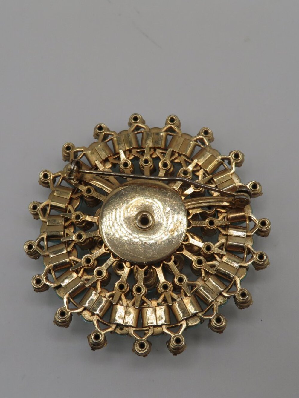 Vintage Faux Turquoise and Rhinestone Circle Floral Gold Tone Brooch - Picture 6 of 7